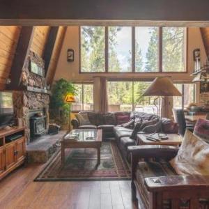Homestead by AvantStay - Family Friendly Tahoe Vista Cabin - Walk to Lake!