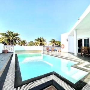 Villa con piscina privada y terraza en Lanzarote