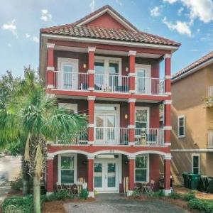 Coral - Three Story Home w Two Balconies & Shared Pool