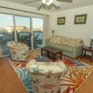 Recently renovated 2 bedroom Short walk to the beach condo