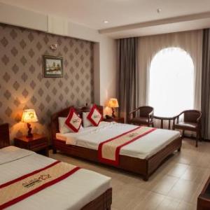 LION 8 Hotel