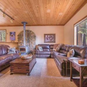 Whiskey Springs by AvantStay - Classic Cabin Near Tahoe Donner Ski Area!