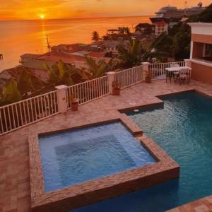 Lovely 2 Bedroom Apartment with shared pool