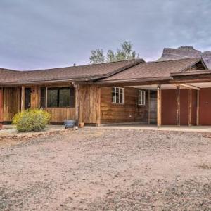 Apache Junction Escape with Hot Tub and Mtn Views