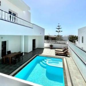 Maravillosa Villa con piscina privada y dos dormitorios en Puerto Calero