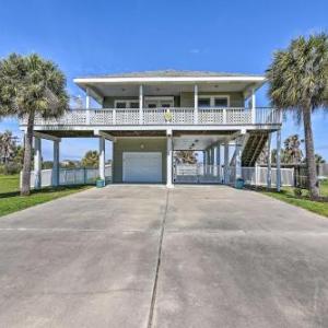 Coastal Pet-Friendly Escape - Walk to Beach!