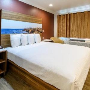 Hotels near Carlsbad Village Theatre - Hyland Inn near Legoland