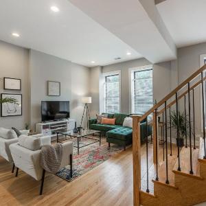 Go Grand in This Massive Old Town Mansion - Sleeps 22! apts
