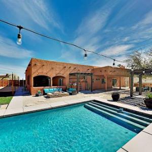 Luxe Desert Basecamp - Private Pool & Hot Tub home