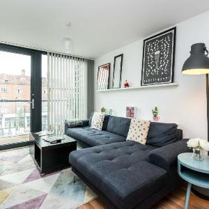 NEW Bright & Sleek 2 Bedroom Flat - West London