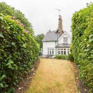 NEW Cosy 2 Bedroom Detached House West Finchley