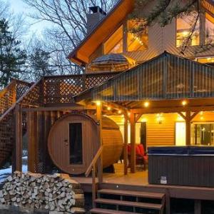 Updated Poconos Chalet with Hot Tub and Sauna!