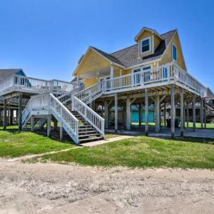 Quaint Beach House with Ocean-View Deck and BBQ!