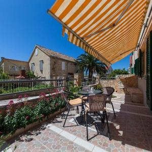 Apartment Marci - 70 m from sea