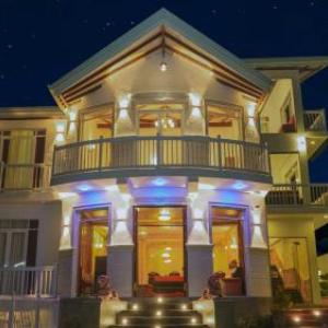 Twin Villa Red - Luxury Villa with Mountain View