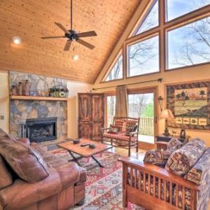 Mountain Cabin in Murphy with Hot Tub and Views!