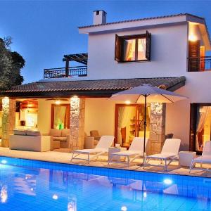 Villa Pera with private pool walking distance to resort village centre on Aphrodite Hills Resort