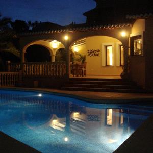 LUJOSA VILLA EN JÁVEA A POCOS PASOS DE LA PLAYA