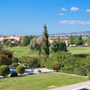 Villa Kedros - private pool hot tub and golf views. Walking distance to centre of Aphrodite Hills