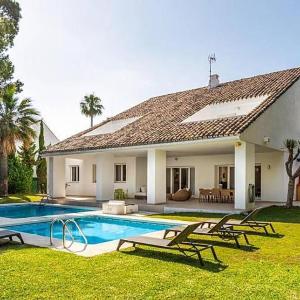 Villa en Nueva Andalucia  a sólo 150 m de la Playa