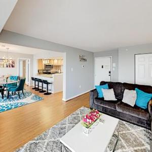 The 9400 - Ocean-View Perfection - Beachfront Pool condo