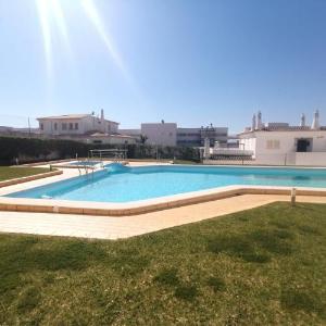 Great Flat With Front Pool View