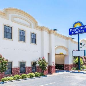 Days Inn & Suites by Wyndham Big Spring