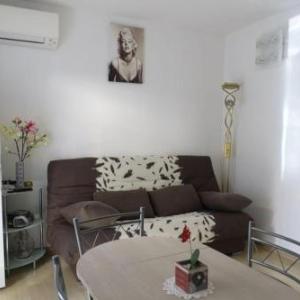 Flat with large TERRACE 10min from the BEACHES