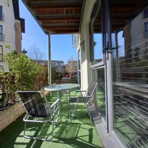 Modern 2 Bed apartment South Dublin