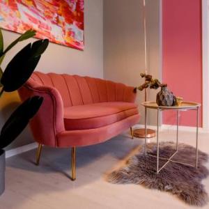 Life in Pink. Homey Apt