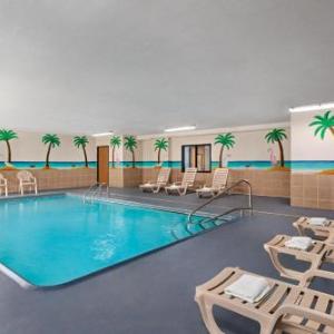 Days Inn by Wyndham Kansas City International Airport hotel in Kansas City