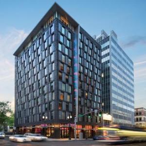 Hotels near Oregon Zoo - Moxy Portland Downtown