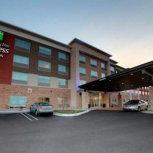 Holiday Inn Express and Suites Detroit North - Roseville