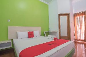 RedDoorz Plus near Alun Alun Kuningan, Kuningan