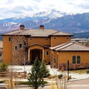 Hotels near Ford Amphitheater Colorado Springs - Chateau du Pikes Peak a Tuscany Retreat