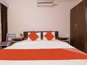 Vaccinated Staff - OYO 60592 Budget Hotel By The Mountains, Haldwani