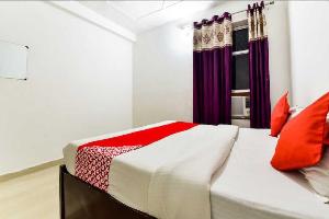 Vaccinated Staff - OYO 72616 Hotel White Rock, Alwar