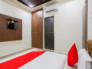 OYO Preferred 70438 Hotel R V Palace, Gorakhpur