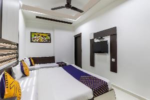 Vaccinated Staff- SPOT ON 71472 Hotel Atithi, Rajkot