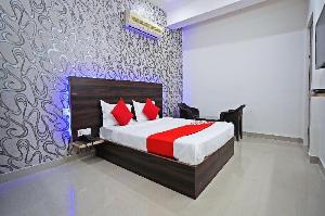 OYO 46882 Hotel Five Sense, Faridabad