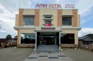 Vaccinated Staff - OYO 1819 Aries Hotel, Tarutung