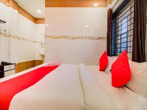 OYO 61153 Hotel Galaxy, Jalgaon