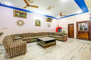 Vaccinated Staff- OYO Flagship 76487 Vasundhra Inn, Bareilly