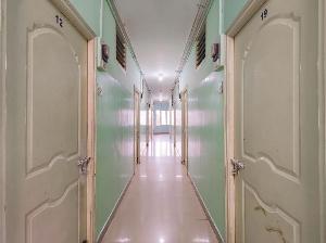 Vaccinated Staff- OYO 76215 Royal Residency, Salem