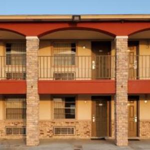 Econo Lodge Inn & Suites