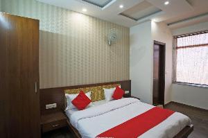 OYO 48903 Hotel Raj, Faridabad