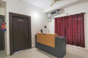 Vaccinated Staff- Collection O 48162 Hotel Prashant, Ranchi