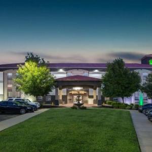 Hotels near La Benite Riverfront Park - La Quinta Inn & Suites by Wyndham Blue Springs