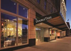 DoubleTree Suites by Hilton Detroit Downtown - Fort Shelby, Windsor
