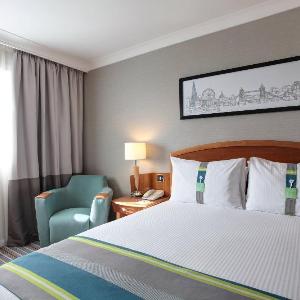 Hotels near Theatre Royal Windsor - Holiday Inn London - Heathrow T5